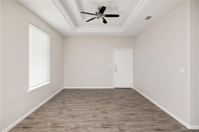 Building Photo - 3404 Ventura Ave