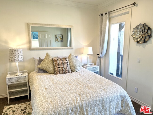 Building Photo - 5 Marisol