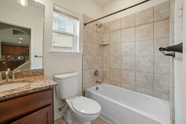 Building Photo - Gorgeous 4 Bed/ 3Bath house for rent! Avai...