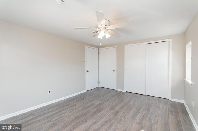 Building Photo - 2701 E Somerset St