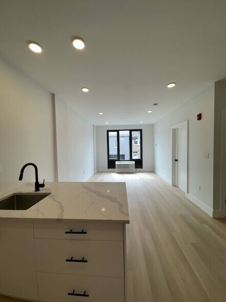Building Photo - 316 Forrest St
