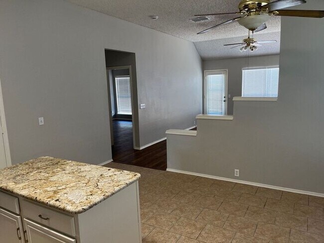 Building Photo - Bright & Inviting Home with Walk-In Closet...