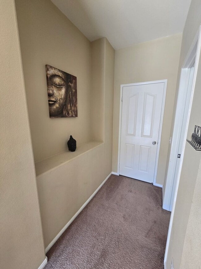 Building Photo - 3 Bedroom 2 Bath located in Mountain View DHS