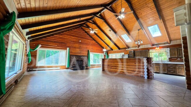 Building Photo - Spacious Log Home with Acreage!