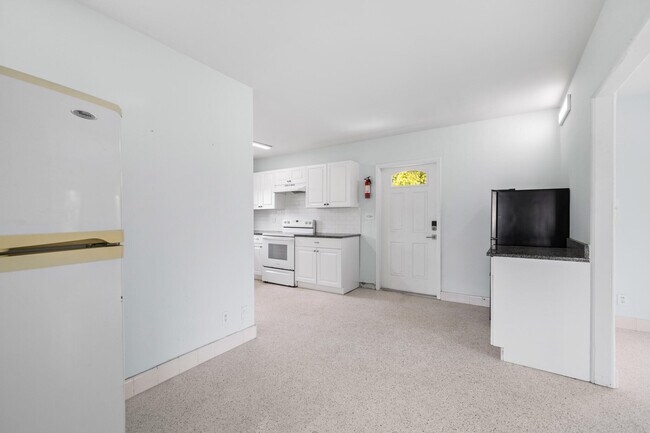 Building Photo - 5411 N Flagler Dr