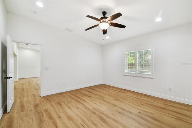 Building Photo - 4802 W Longfellow Ave