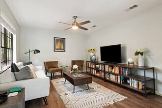 Building Photo - 802 Ramble Ln