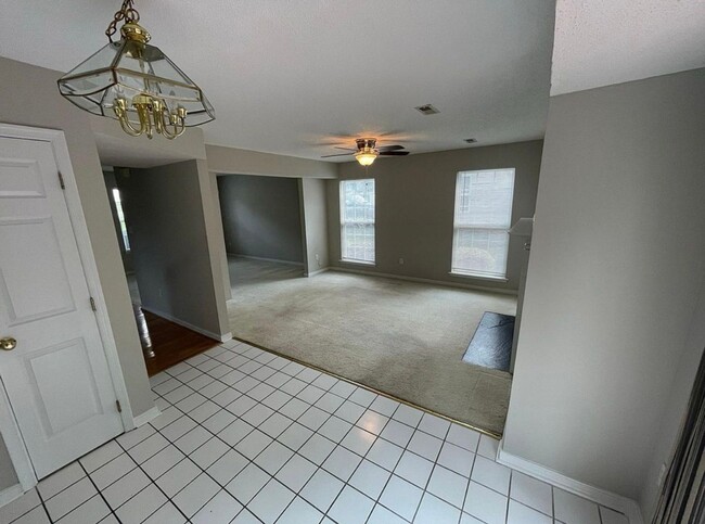 Building Photo - Beautiful two story home in the Ashbrook C...