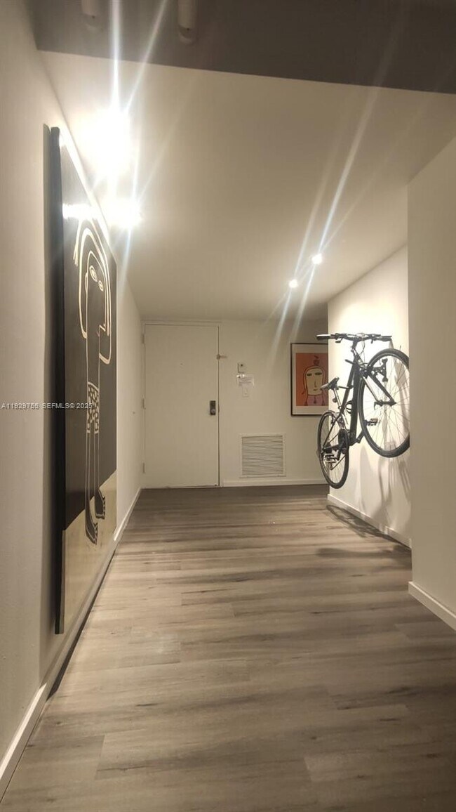 Building Photo - 18181 NE 31st Ct