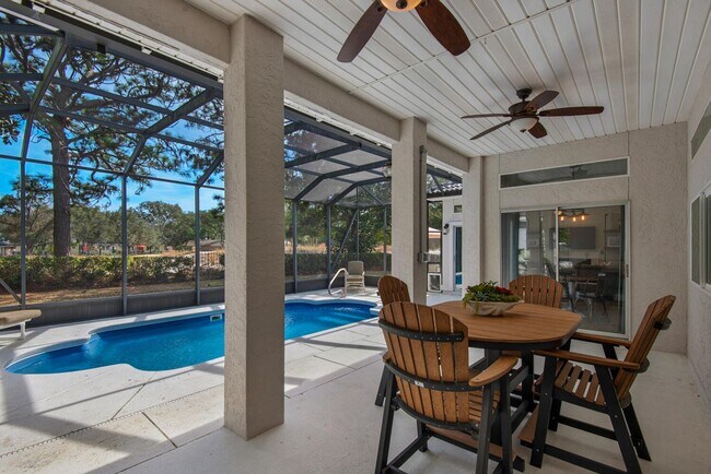 Building Photo - Shalimar Location with a Pool