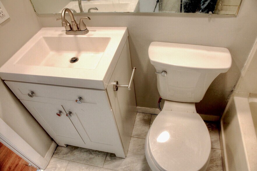 Building Photo - 306 E 17th Ave