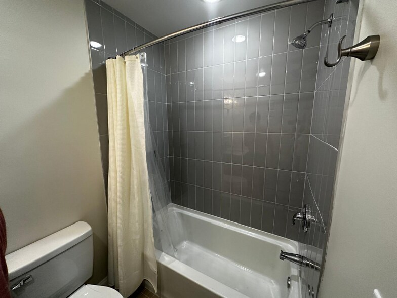 Building Photo - 42 N 40th St
