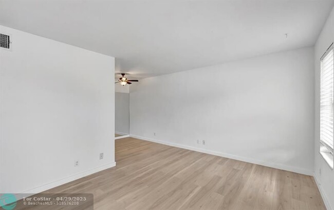 Building Photo - 4525 NE 21st Ave