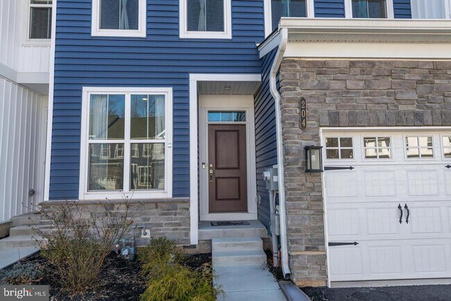 Building Photo - 204 Wynstone Ct