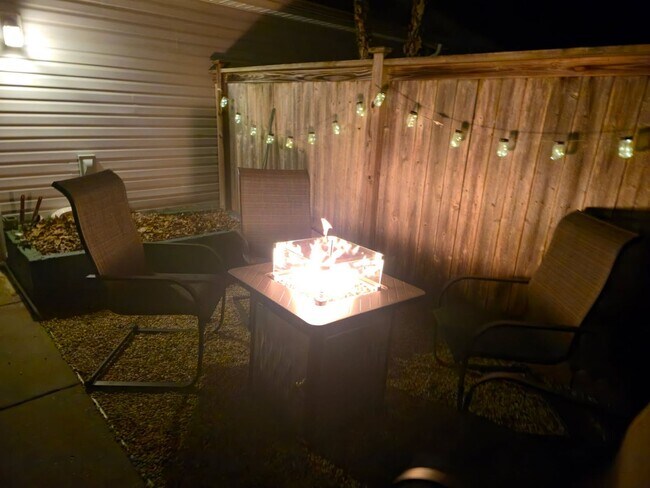 Building Photo - 1804 Riverbirch Ln