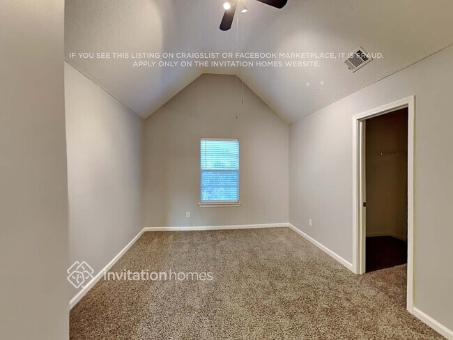 Building Photo - 6950 Foxmoor Way