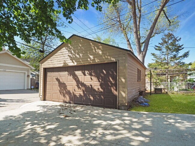 Building Photo - 1-Bedroom Side by Side Duplex in South Minneapolis