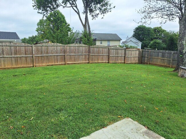 Building Photo - Convenient location to interstate in North...