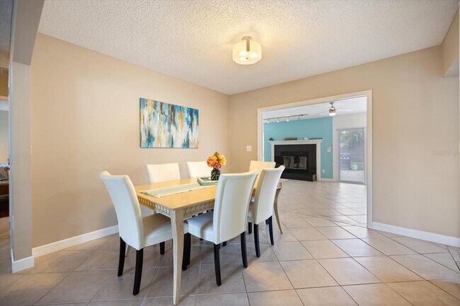 Building Photo - 818 Plum Tree Ln