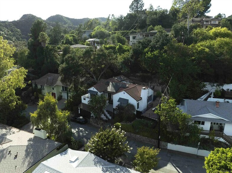 Building Photo - 2925 Graceland Way