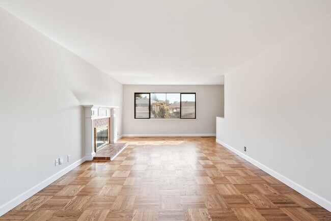 Building Photo - Charming Single-Family Home in a Desirable...