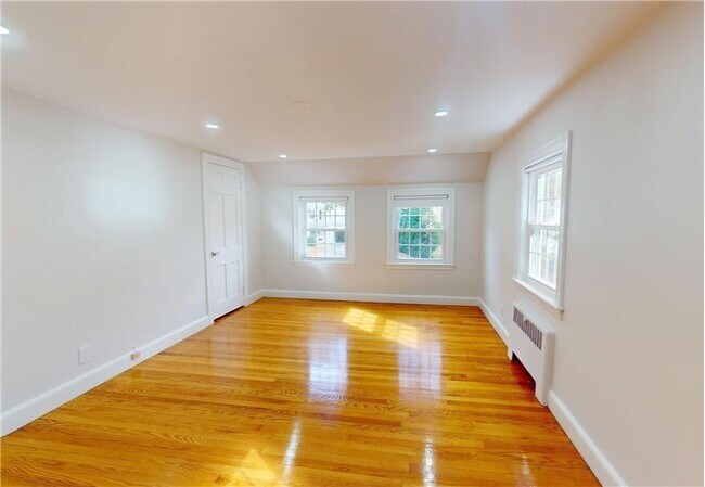 Building Photo - 33 Jackson St