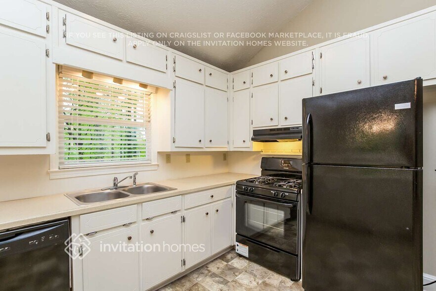 Building Photo - 5101 Sunset Dr