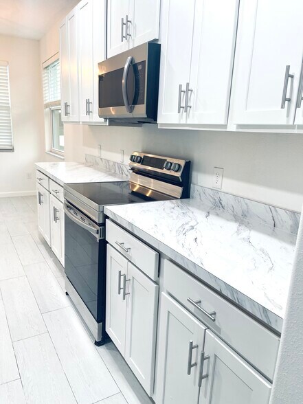 Building Photo - 3951 Playa del Sol Dr