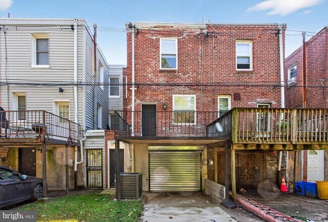 Building Photo - 5925 Woodcrest Ave