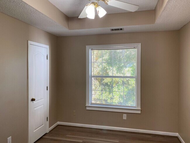 Building Photo - 92 Gleneagles Way