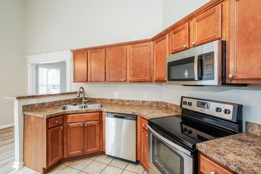 Building Photo - 723 Wildwood Dr