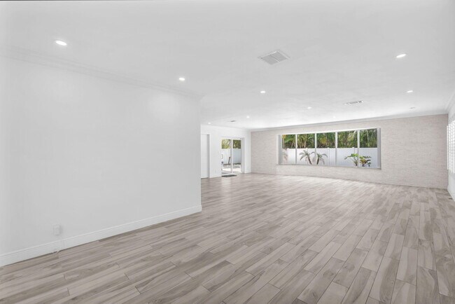 Building Photo - 850 W Camino Real