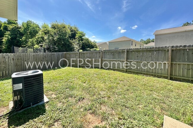 Building Photo - 454 Eisenhower Dr