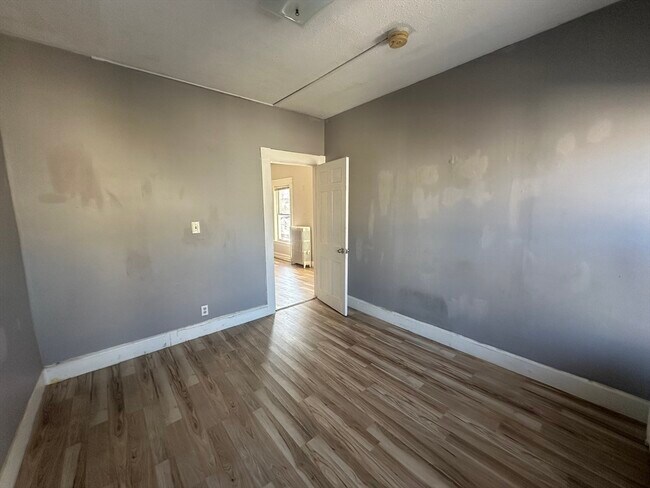 Building Photo - 124 Kendall St