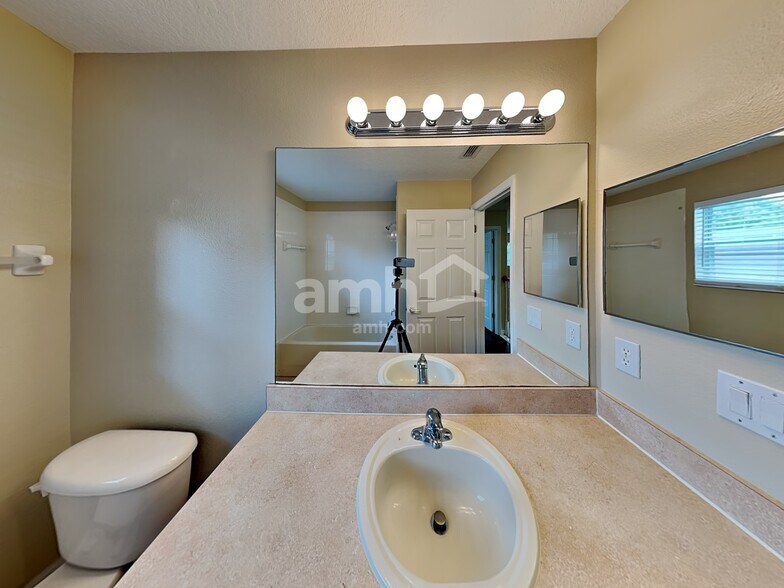 Building Photo - 1598 Song Sparrow Ct