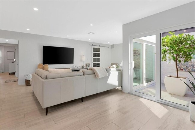 Building Photo - 3694 Glen Oaks Manor Dr