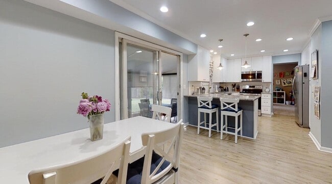 Building Photo - 303 Greenglade Ave