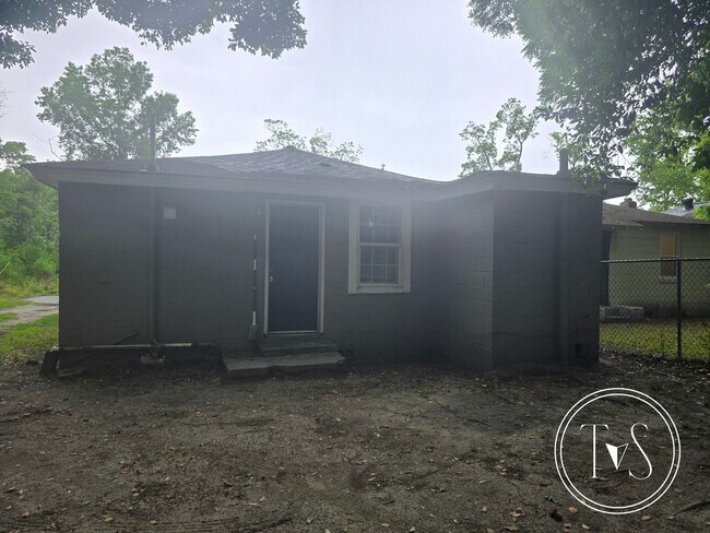 Building Photo - 17 Dutton St
