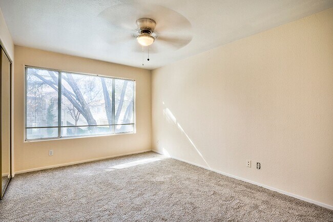 Building Photo - 2 Bed, 2 Bath Beautiful condo available now!