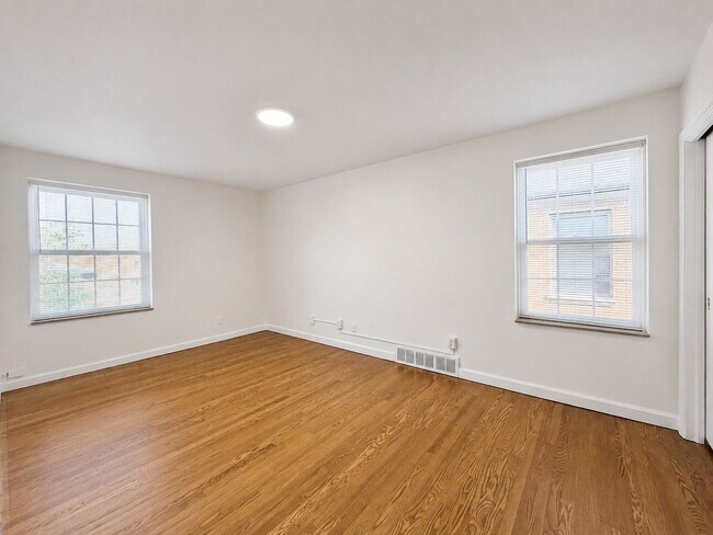 Building Photo - 6930 Jamieson Ave