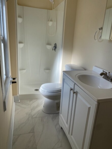 Building Photo - 134 School St