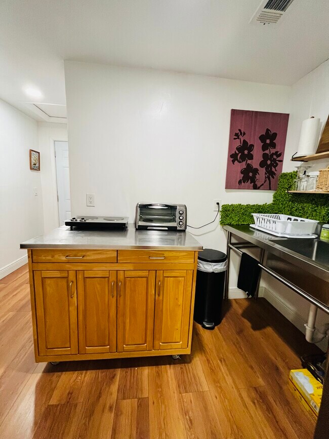 Kitchenette - 1465 NW 111th St