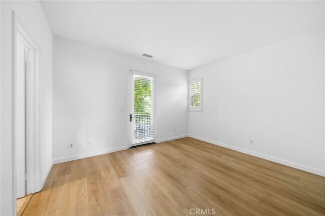 Building Photo - 236 Terra Cotta