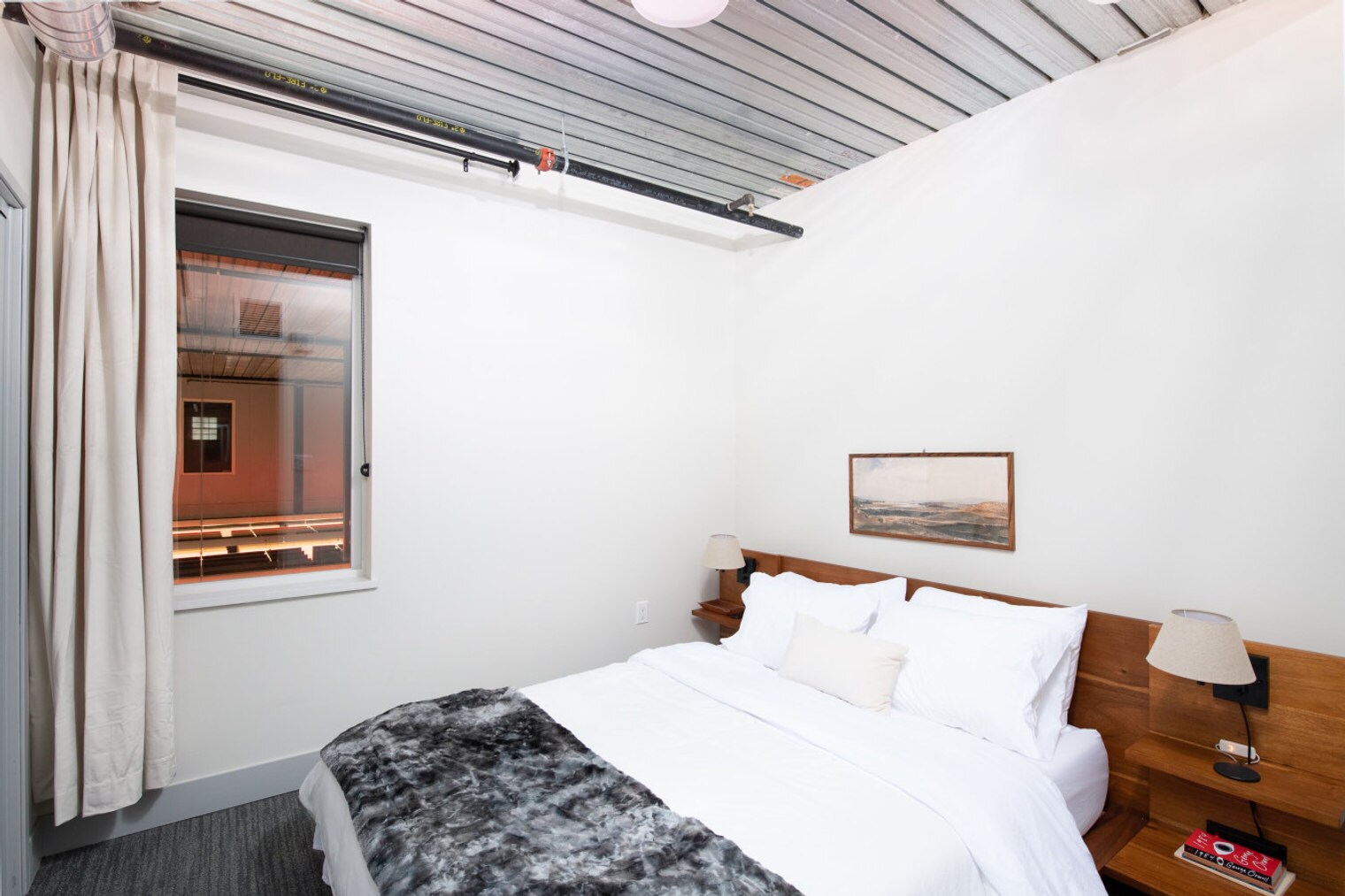 Building Photo - 1009 W Juneau Ave