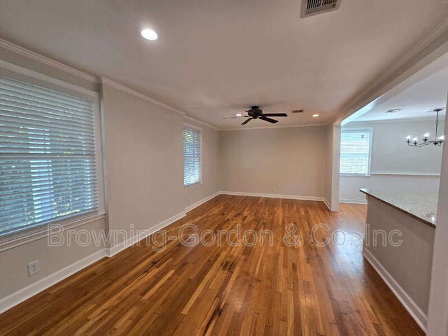 Building Photo - 927 Neuhoff Ln