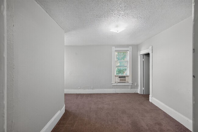 Building Photo - 2136 Lafayette St