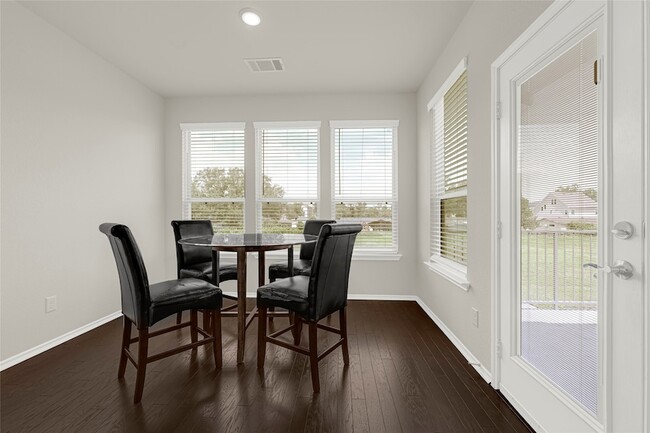 Building Photo - 1909 Monaco Memorial Ln