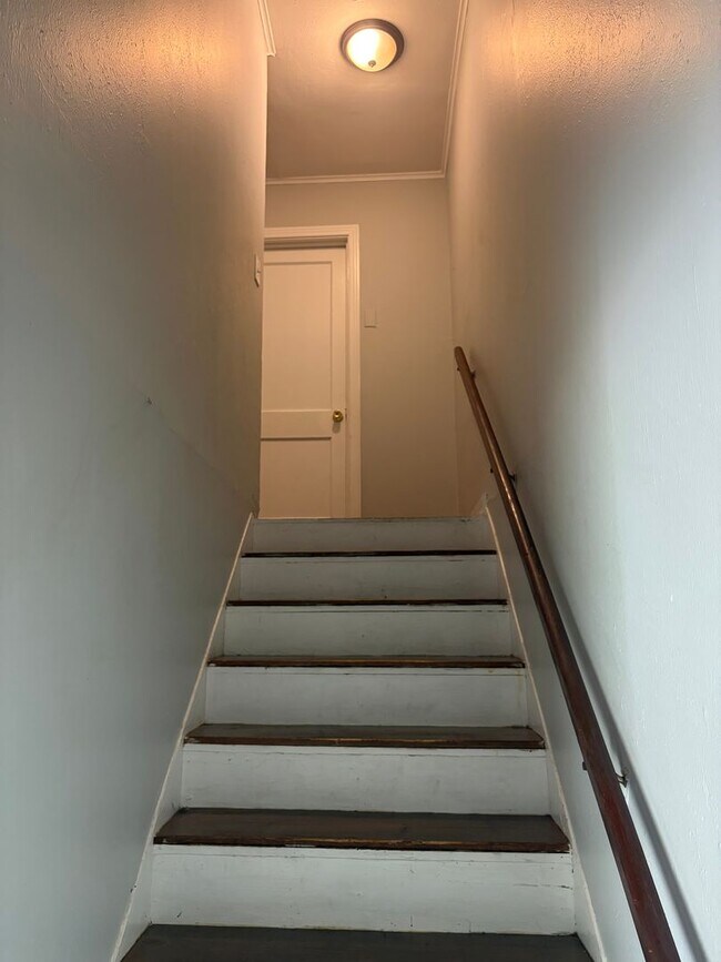 Building Photo - 112 E Olive St