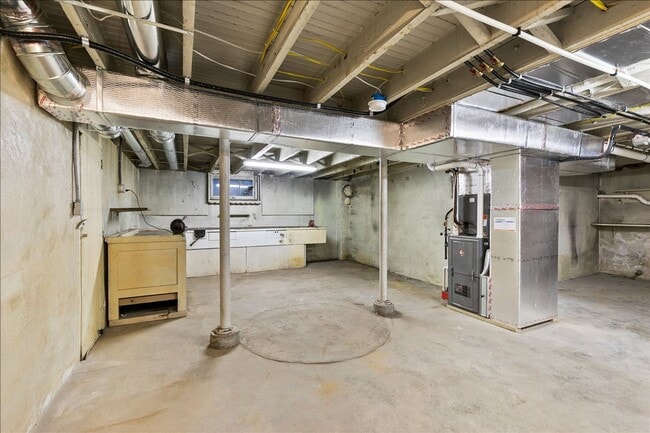 Building Photo - 584 W Main St