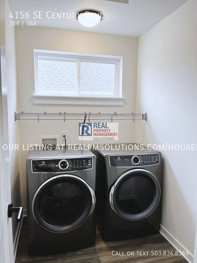 Building Photo - 4156 SE Century Blvd